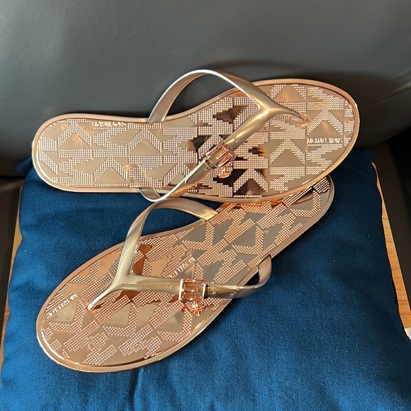 NWT MICHAEL KORS SANDALS - Picture 2 of 4